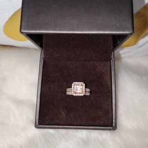 Engagement ring w/ Wedding band set